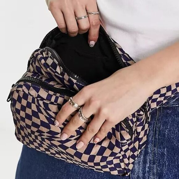 NWT Baggu Fanny Pack - Indigo Trippy Checker - Picture 3 of 6